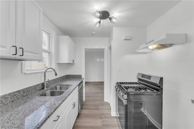 Building Photo - 1511 E 196th St