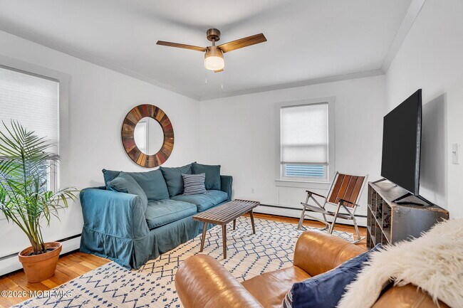 Building Photo - 1227 Bay Ave