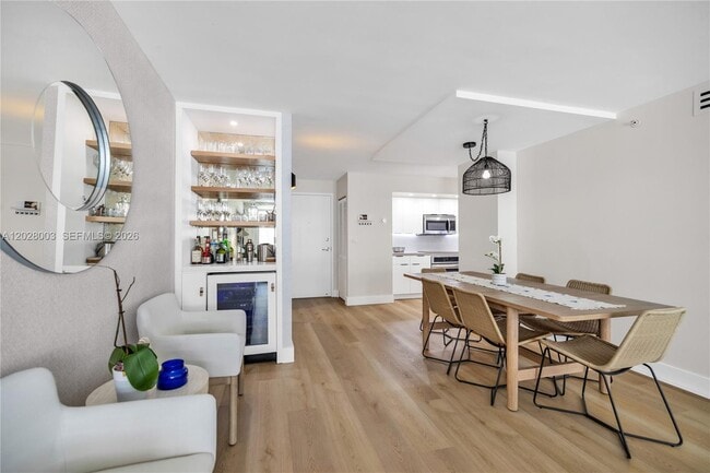 Building Photo - 6917 Collins Ave