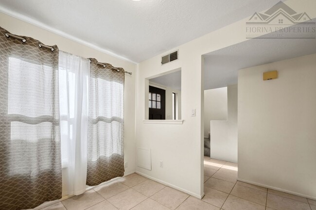 Building Photo - 3161 Plaza Blanca