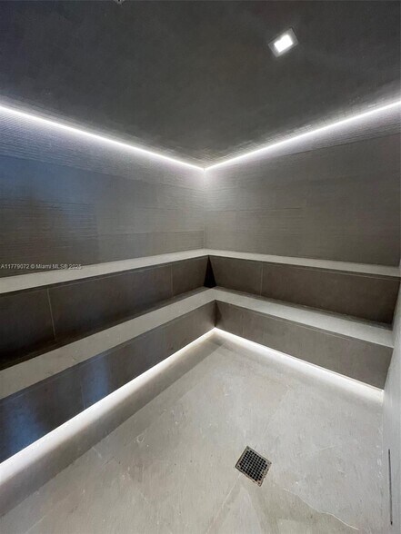 Building Photo - 900 Biscayne Blvd