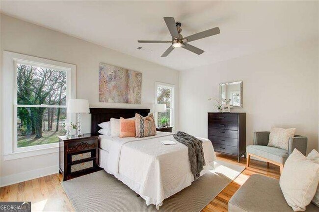 Building Photo - 1240 Oakland Terrace SW