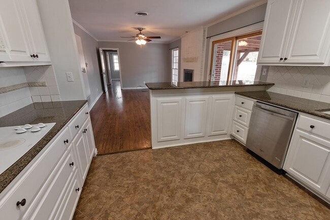 Building Photo - Home for Rent in Wetumpka
