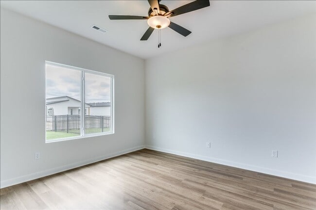 Building Photo - Beautiful Five Bedroom, Two Bathroom