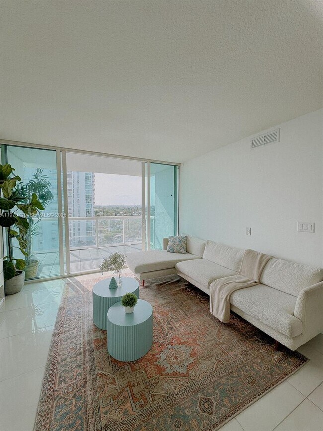 Building Photo - 1861 NW S River Dr