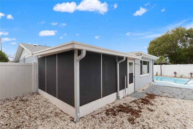 Building Photo - 7415 San Salvadore Dr