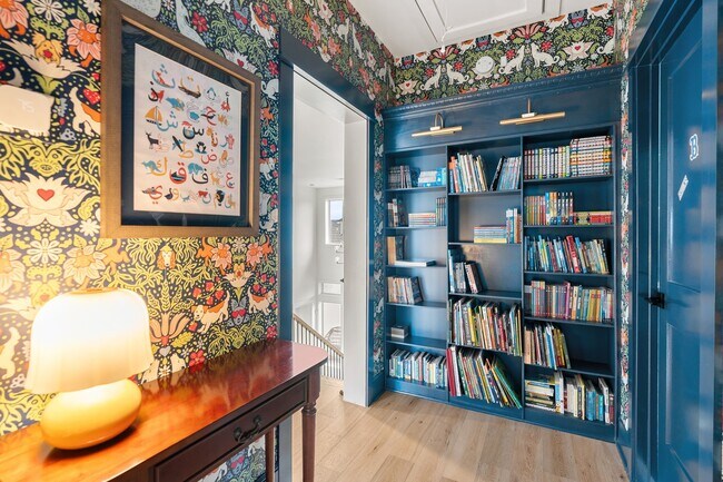 Building Photo - 6626 Saxet St