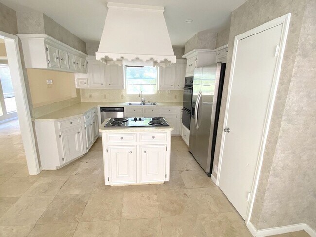 Building Photo - Briar Hill Beauty- Coming Soon