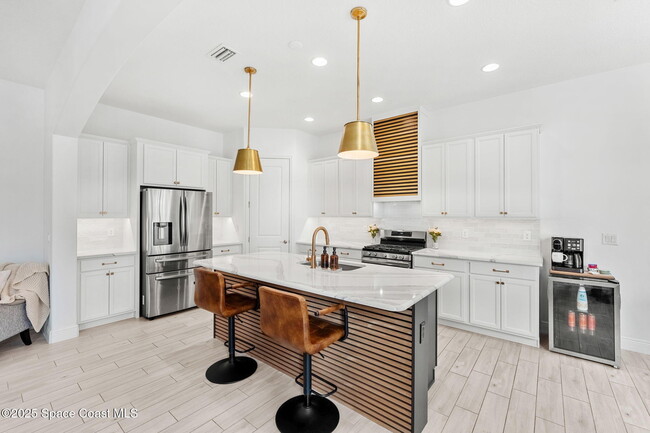 Building Photo - 8048 Gullen Dr
