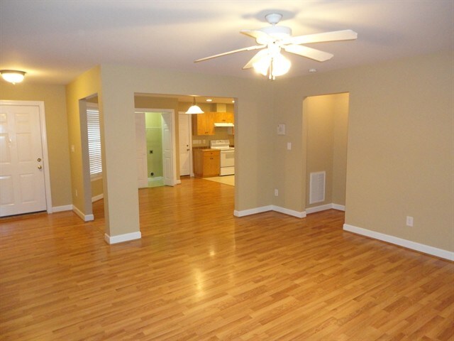 Building Photo - 5810 Colonial Dr