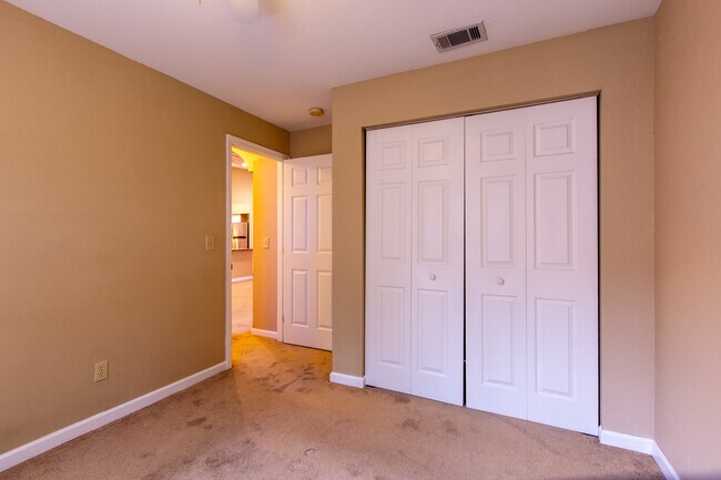 Building Photo - 13810 Sutton Park Dr N