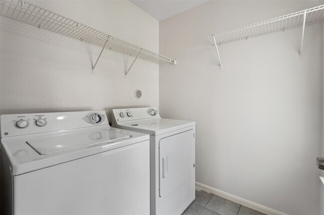 Building Photo - 18911 Brownstone Mills Dr