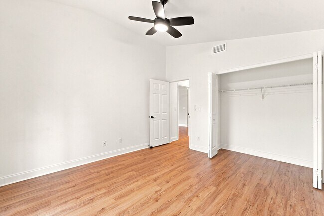 Building Photo - 3708 Kent Dr