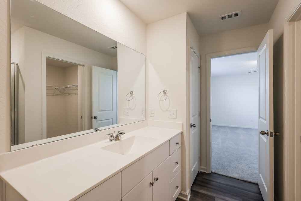 Building Photo - 5713 Texas Palm Dr