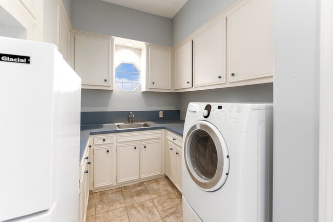Building Photo - 86 Heathrow Ln