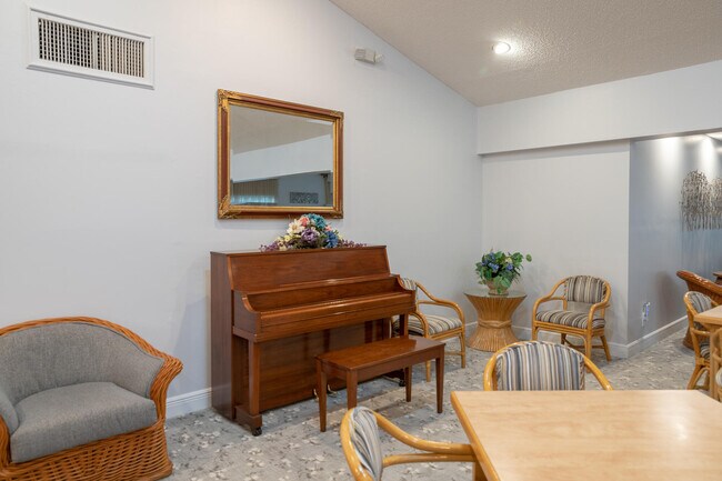 Building Photo - 8799 Bella Vista Dr