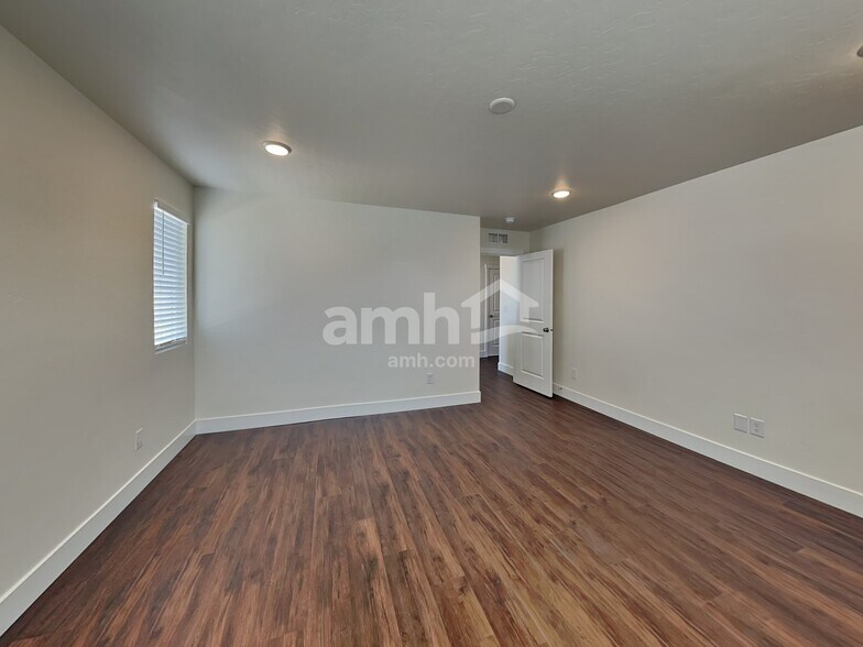 Building Photo - 871 N Rivermist Pl