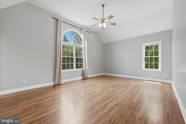 Building Photo - 102 Bramble Ct