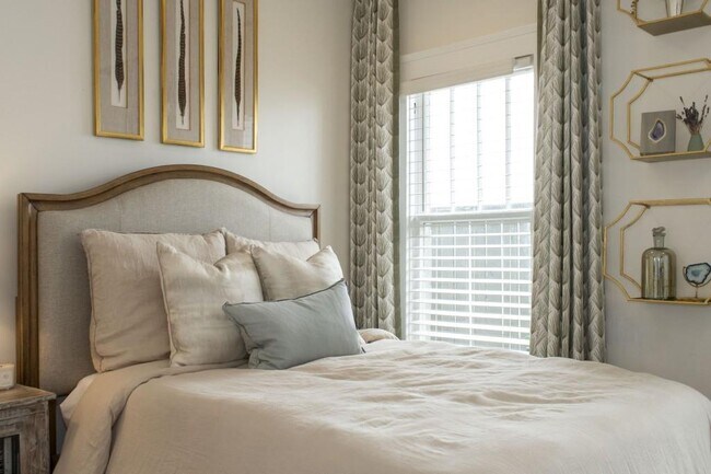 Building Photo - 801 Durant Pl NE