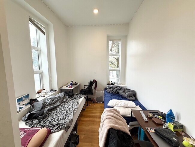 Building Photo - 409 Dudley St