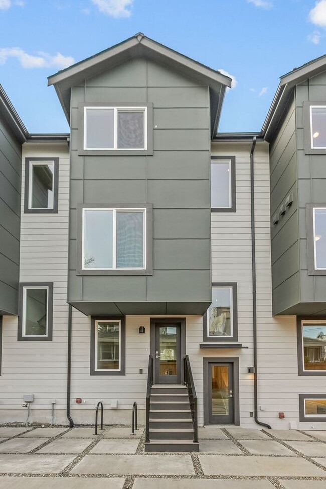 Building Photo - Stunning Brand-New Ballard Townhome with A...