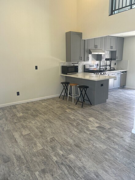 Building Photo - 222 Jackson St