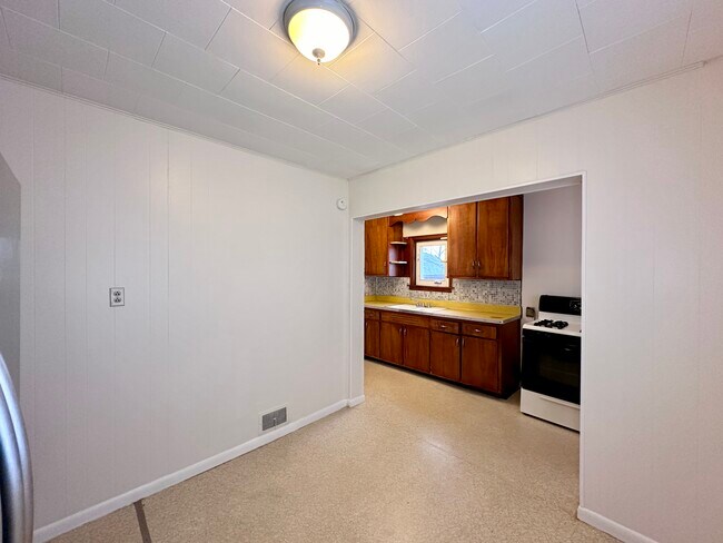 Building Photo - 923 Marshall Ave