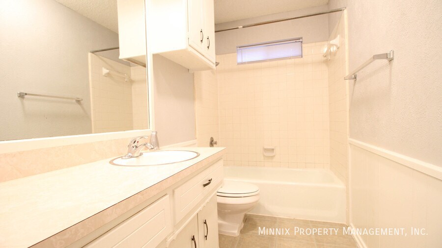 Building Photo - 7908 Aberdeen Ave