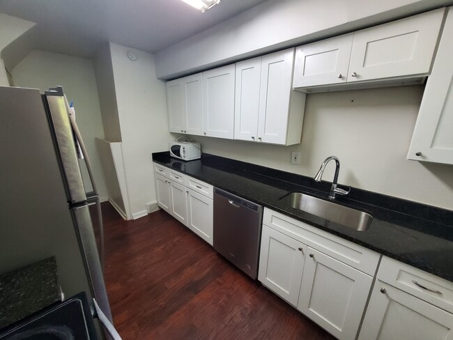 Building Photo - 834 Oranmore St