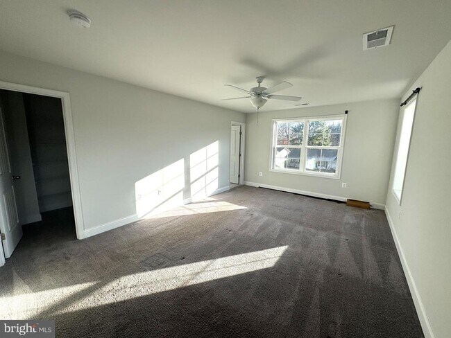 Building Photo - 3541 Oak Dr