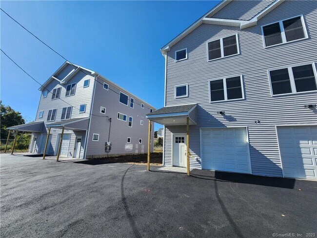 Building Photo - 126 Downing St