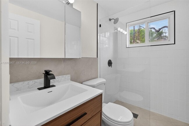 Building Photo - 428 Collins Ave