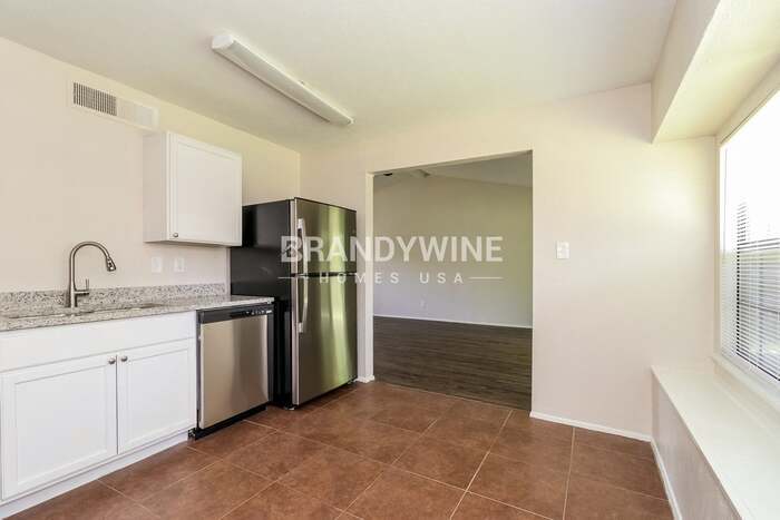 Building Photo - 802 Edgemont Dr