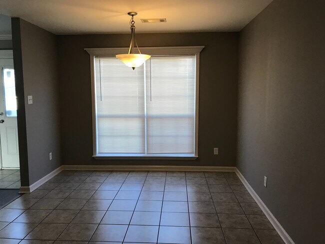 Building Photo - 2114 Richland Park Dr