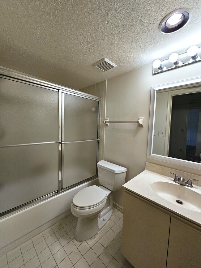 Building Photo - 6025 Chardonnay Ln