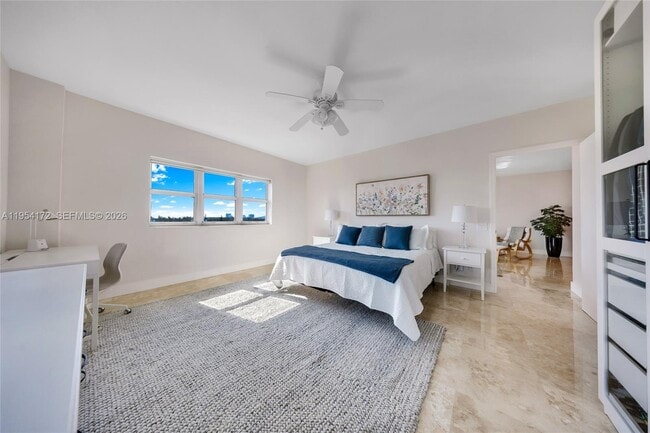 Building Photo - 14951 Royal Oaks Ln