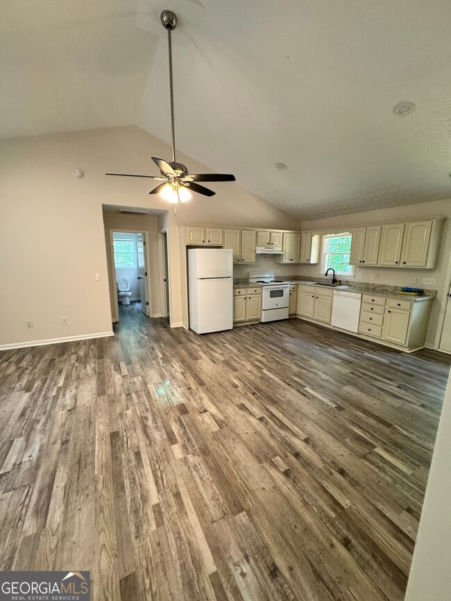 Building Photo - 39 Royal Oaks Ln