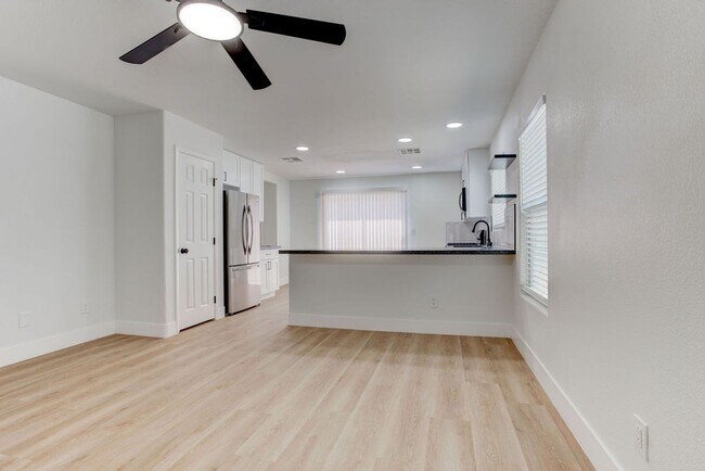 Building Photo - 8765 First Lady Ave