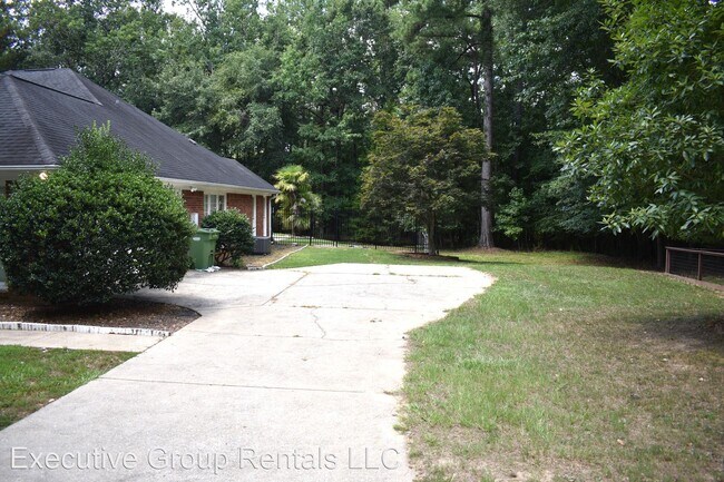 Building Photo - 4 br, 3.5 bath House - 8585 Midland Road