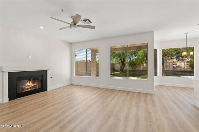 Building Photo - 10410 E Morning Star Dr