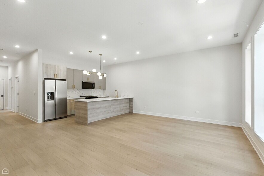 Building Photo - 4623 S Michigan Ave