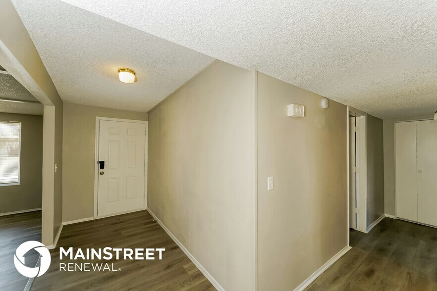 Building Photo - 9430 E Palm Tree Dr
