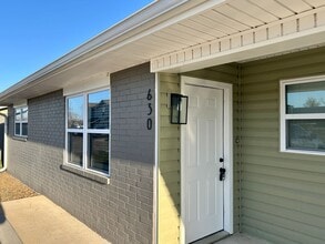 Building Photo - Minutes from Downtown Rogers – 2 Bed Apartment for Rent