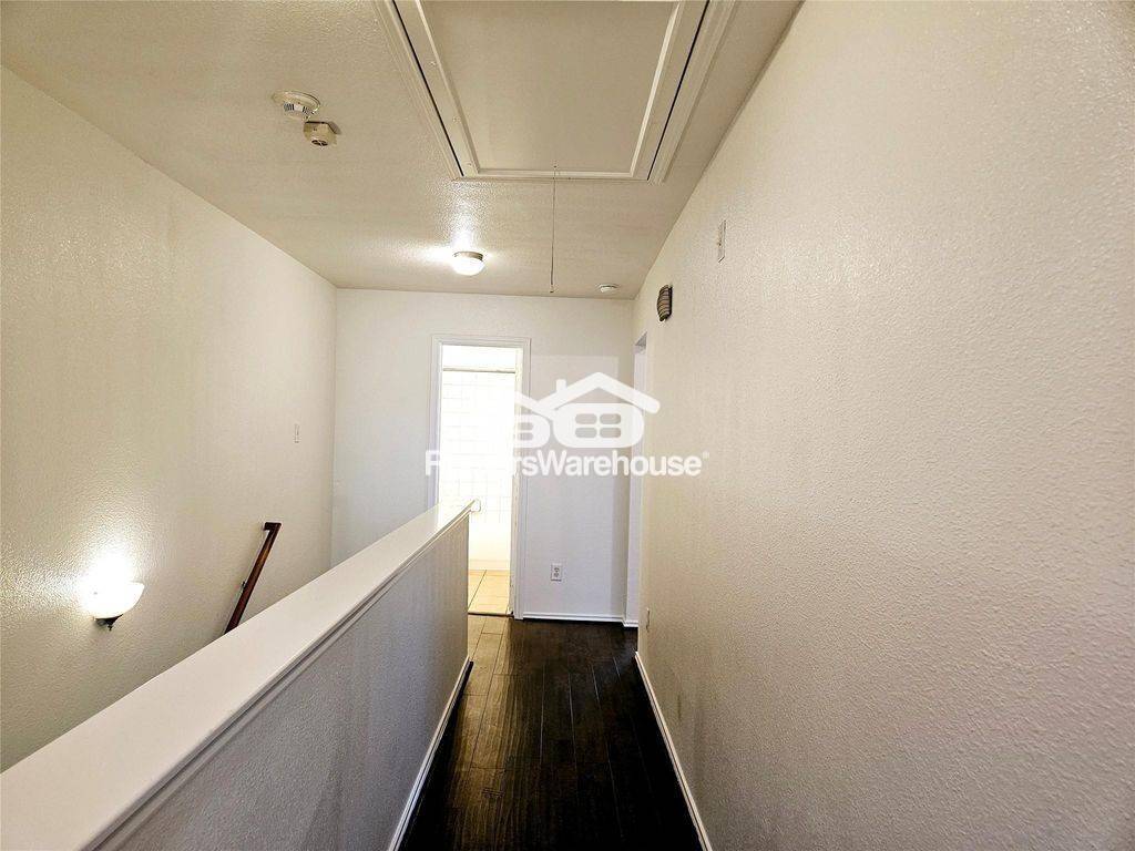 Building Photo - 8039 Ellinger Ln