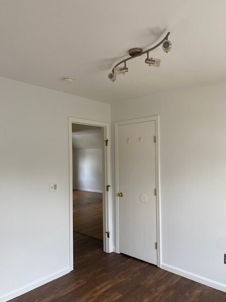 Building Photo - 67 W Pratt St