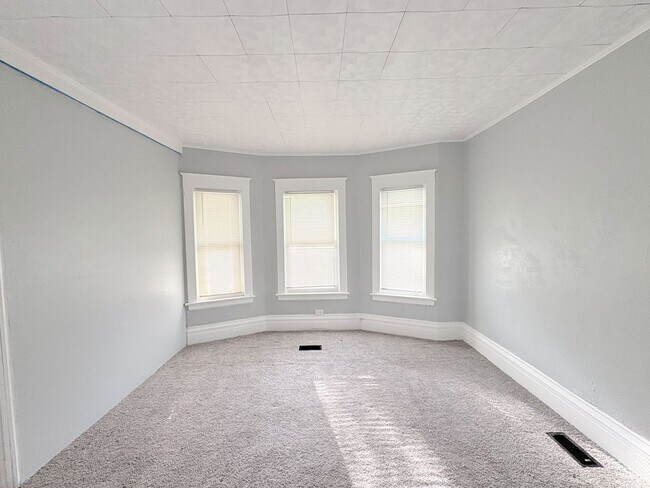 Building Photo - 2924 Elm St