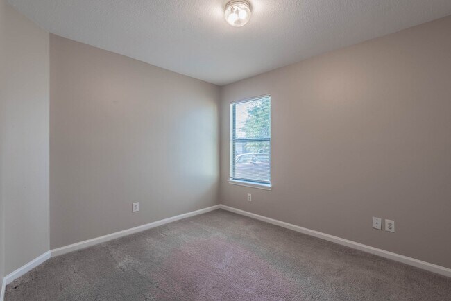 Building Photo - 10233 Azalea Village Dr