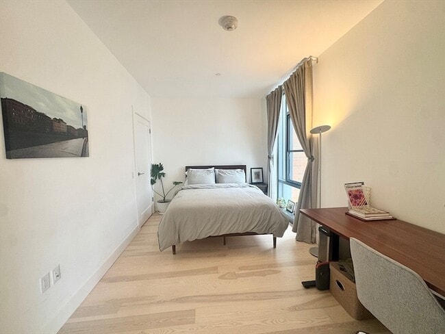 Building Photo - 32 Traveler St