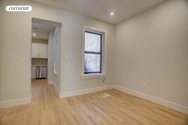 Building Photo - 206 W 96th St