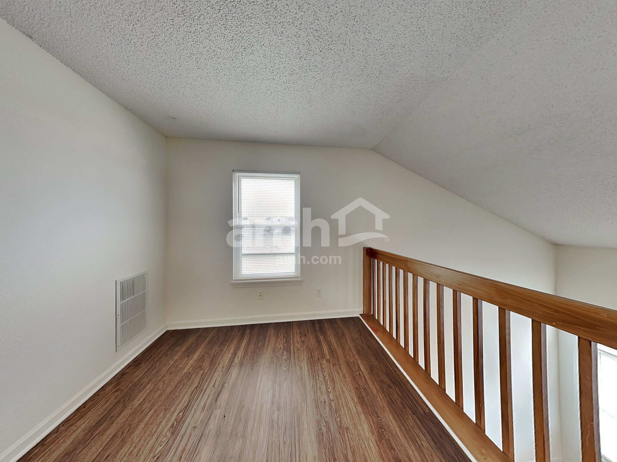 Building Photo - 1676 Sweetwater Ln